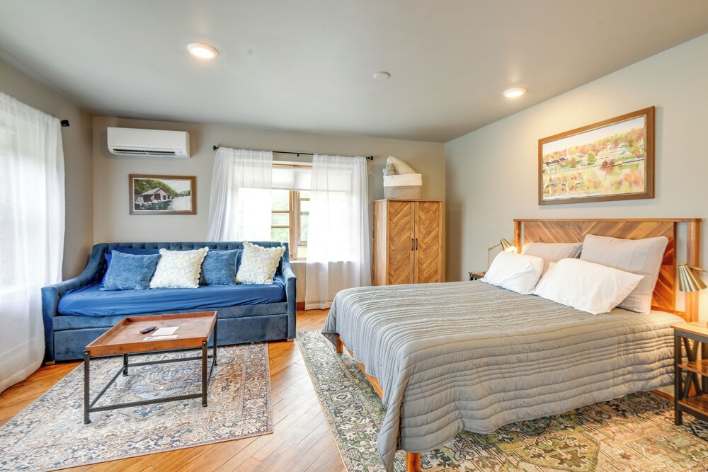 Meredith Studio Near Downtown: Hike, Swim, Ski!