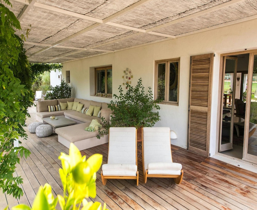 Holiday Home With Wooden-beamed Patio