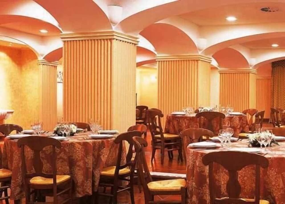 Leo Hotel