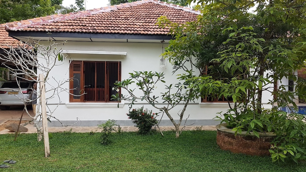 Siriniwasa Villa Induruwa