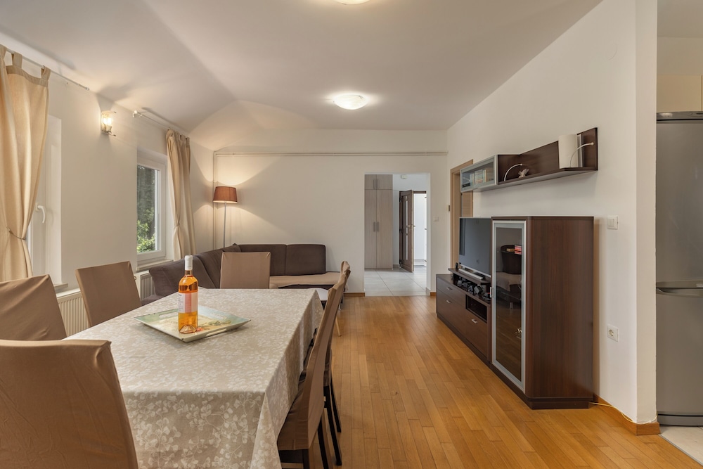 Quiet Garden Apartment Kostrena