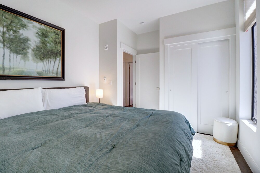 River West 515 2 Bedroom Condo