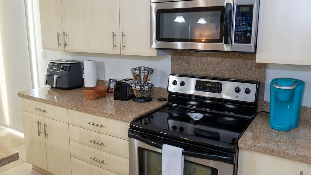 Channel Views Private Boat Slip Pool & Patio 3 Bedroom Apts