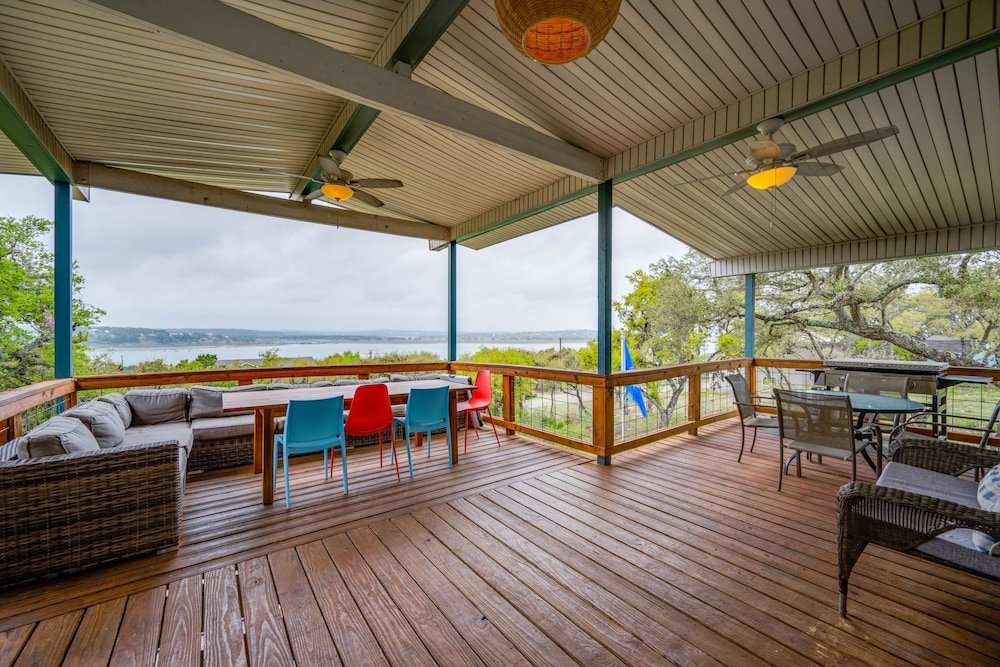 4 3 two King Beds Perfect Sunset Lake Views Pickleball Fire pit Lvl2 EV POA Pool