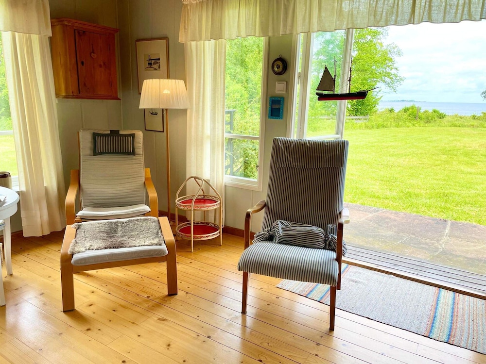 Cozy Seaside Getaway in Grankullavik