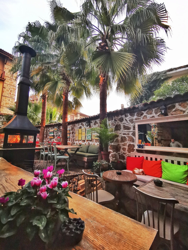 Old House Pub Hotels