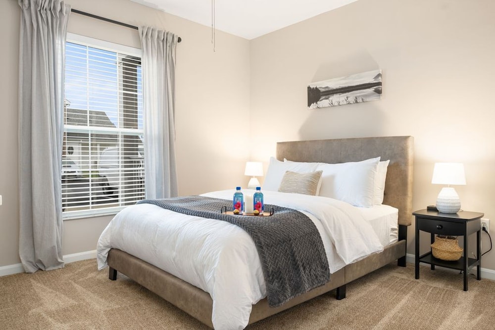 Ground Floor 2BR w Lux Amenities At Albany Glen