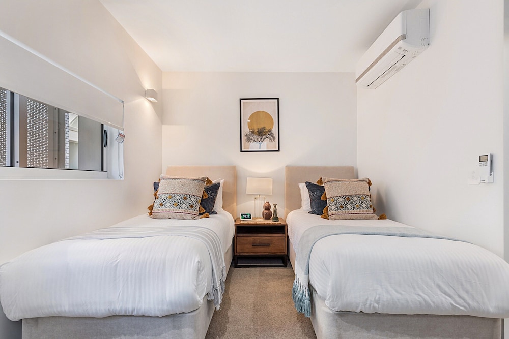 Luxury 5-floor Unit With Ocean Views Near Beach