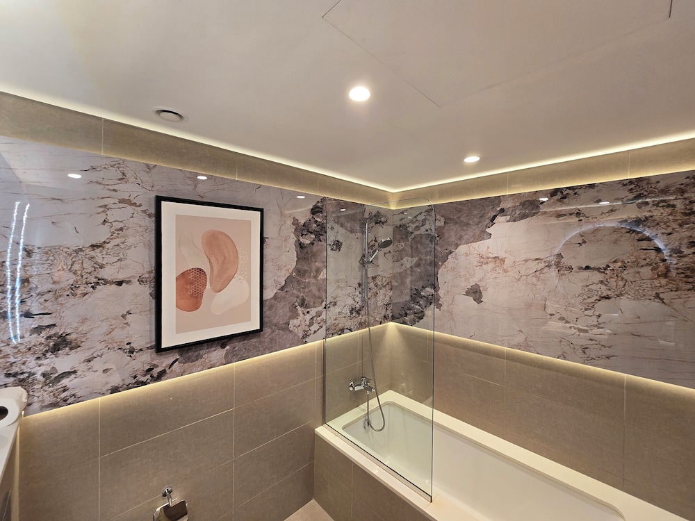 Royale Highend Burj and Fountain View