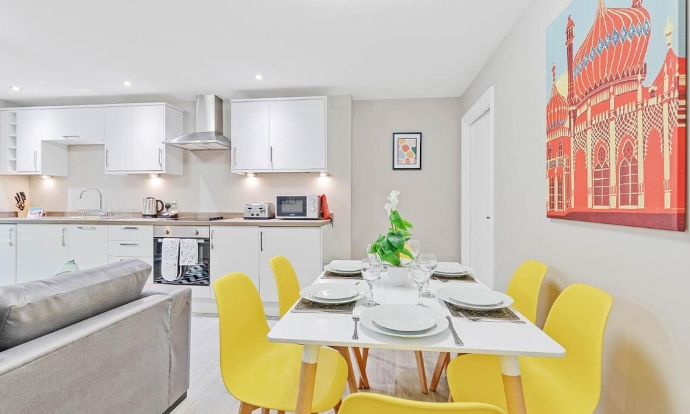 Ocean Walk 2 Bedroom Apartment Moments From the Seaside view 4