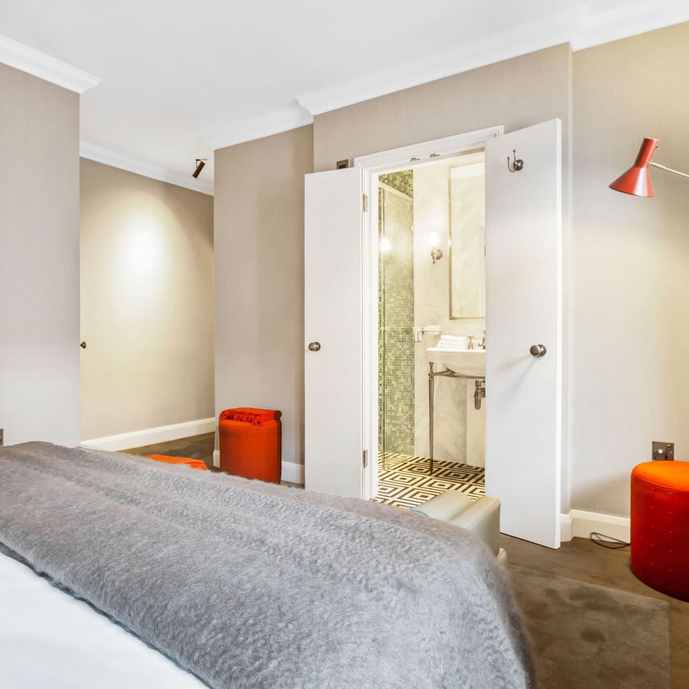 Knightsbridge 3-bed 2-bath by Harrods