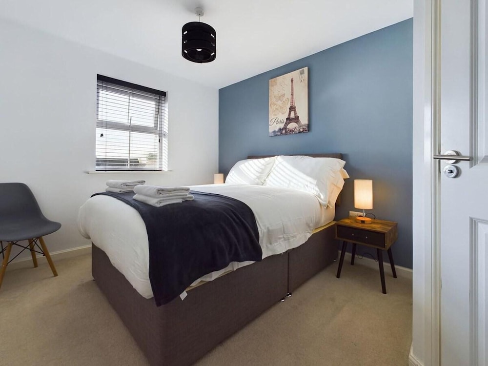 Riverfront Staffordshire Retreat