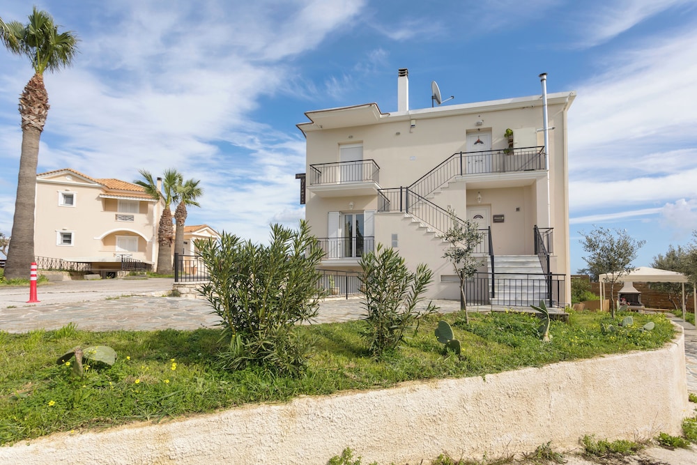 Altamira Holiday Apartment - 6 People Veranda With Views view 4