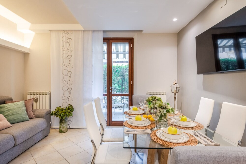 Casa Ambra in Lucca With 1 Bedrooms and 1 Bathrooms