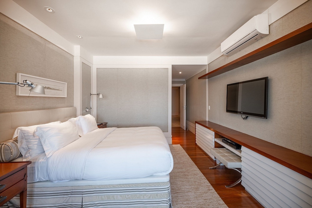 Copacabana – Av. Atlântica | 3 suítes, Vista Mar, 1 min praia de Copacabana - por Casapē Rio