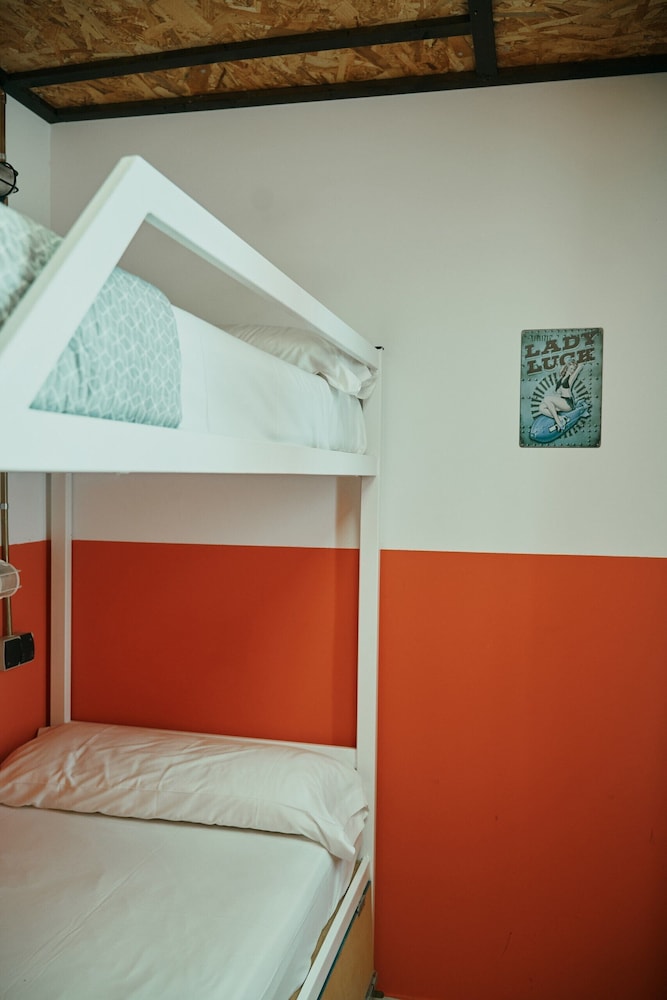 LOFT HOSTAL Group 106