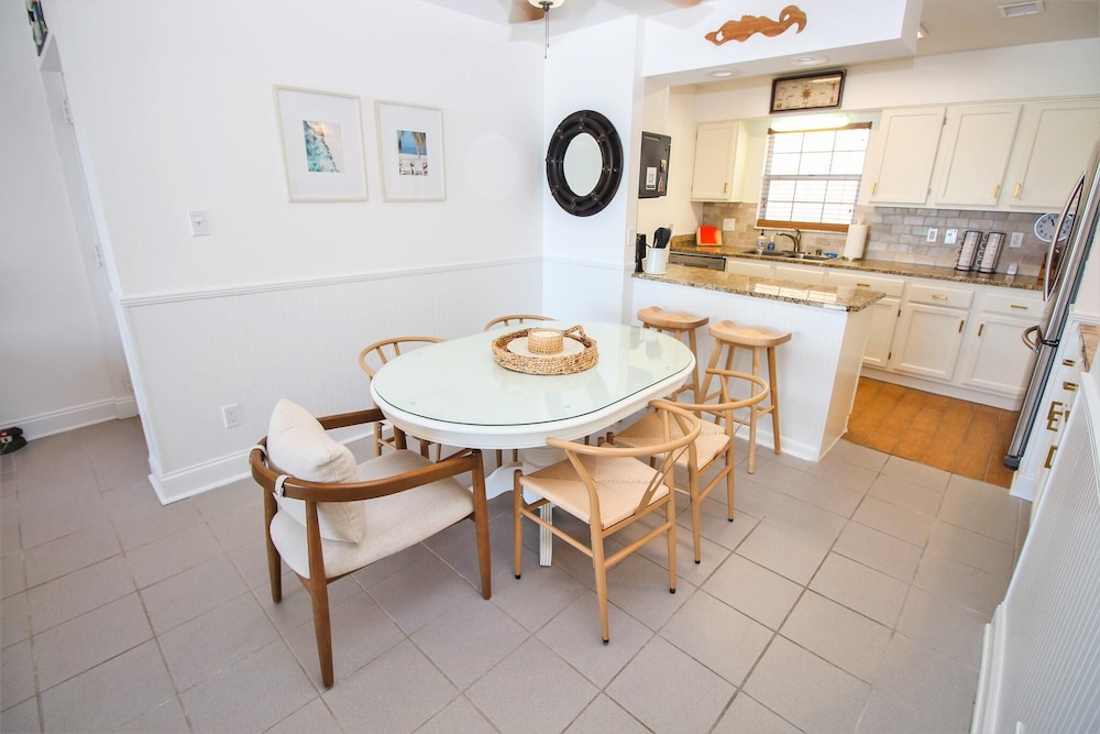 Colony Beach Club 223