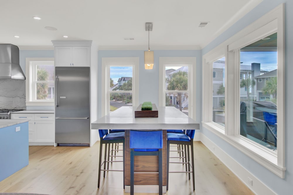 7 Beachwood East by Avantstay Steps to the Beach Ocean Views Hot Tub 7bdr
