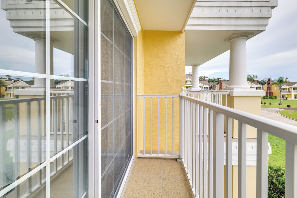 Golf Views: Kissimmee Condo on Reunion Course