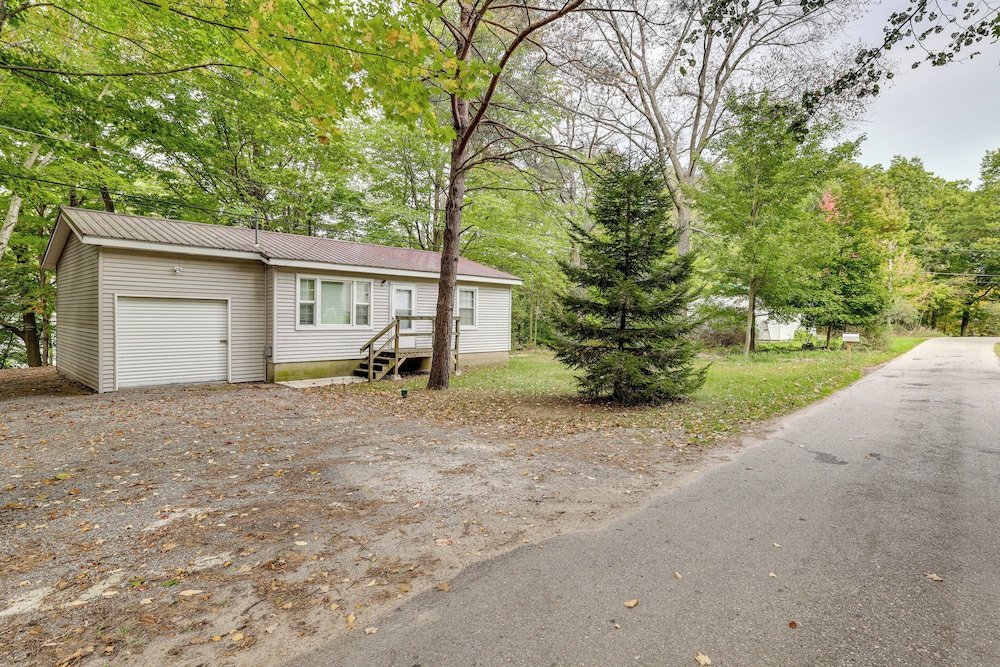 Walk to Lake Hamlin: Cottage Near Boat Launch