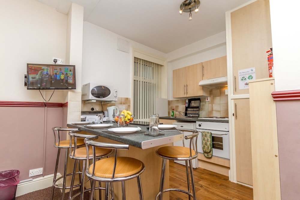Lynton Apartments