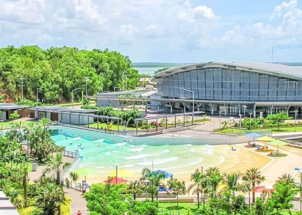 Zenlux Waterfront Mansion Infinity Pool Cinema