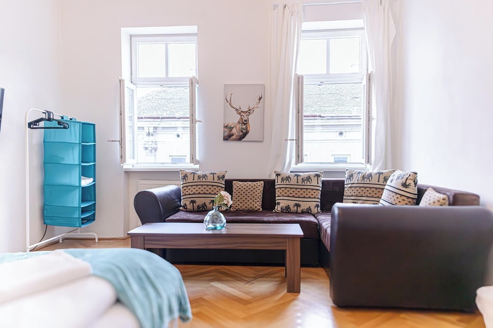 Simple 2 Bedroom Apartment with WiFi