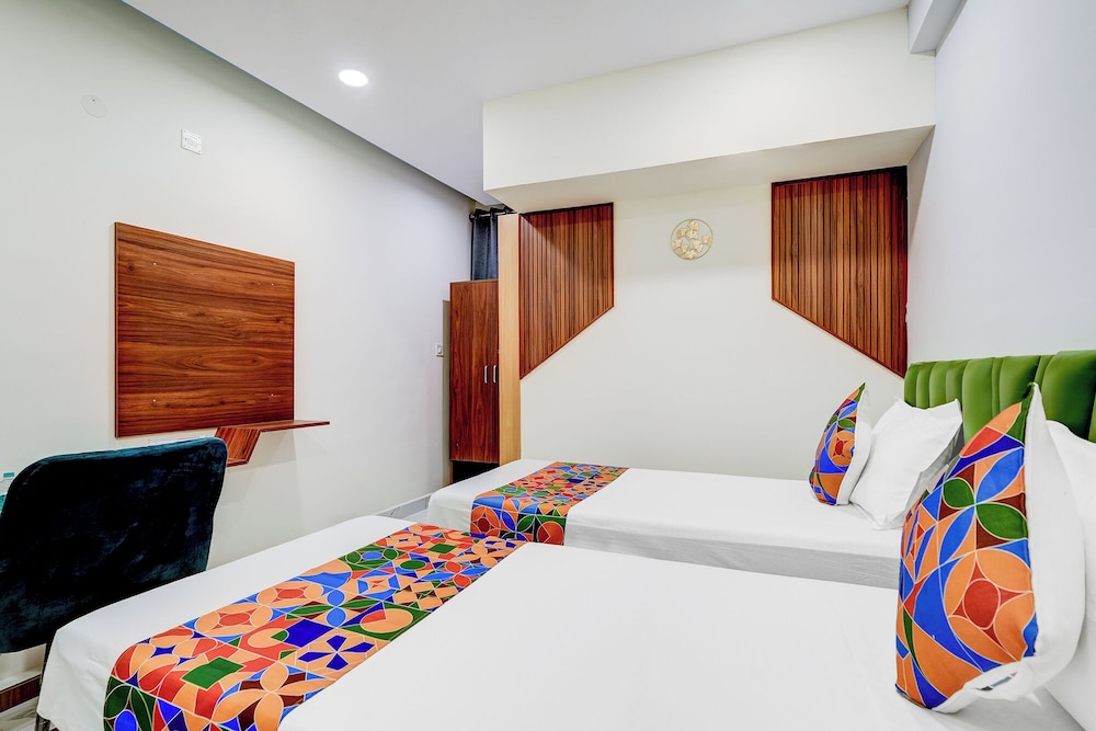 Fabhotel Leon Square