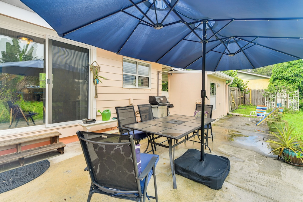 < 3 Mi to Dtwn: Pet-friendly Sarasota Stay w/ Yard