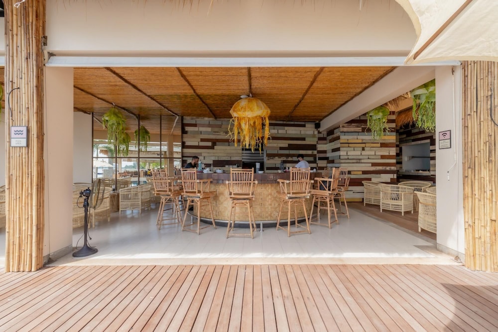 Poppy Beachfront Residence view 4