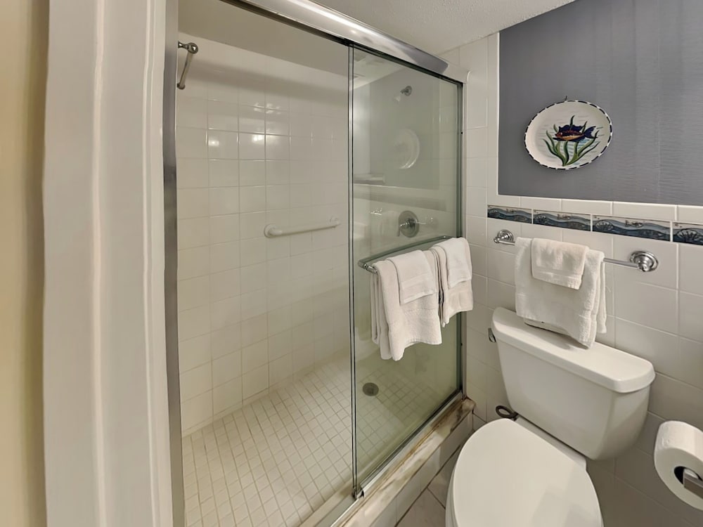 Barry Palm 202 by Distinctive Beach Rentals