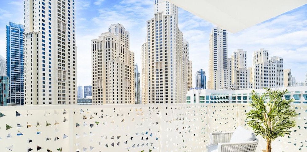 LUX  The JBR Garden View Suite