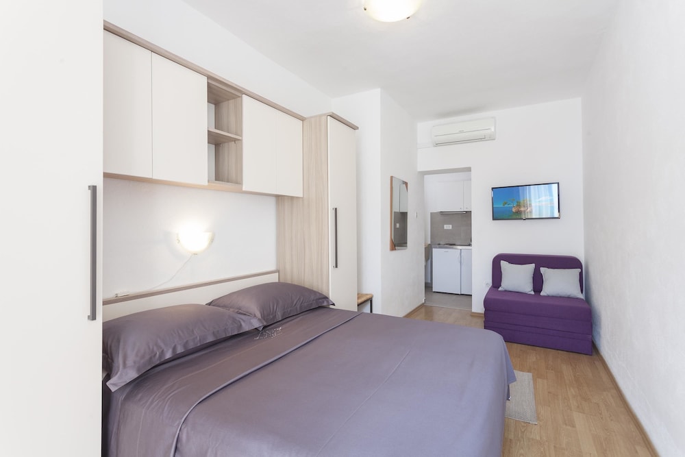 Guesthouse Ivan Ledic en Brela — bedroom