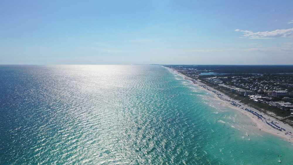 Easy on Eastern Lake by Southern Vacation Rentals