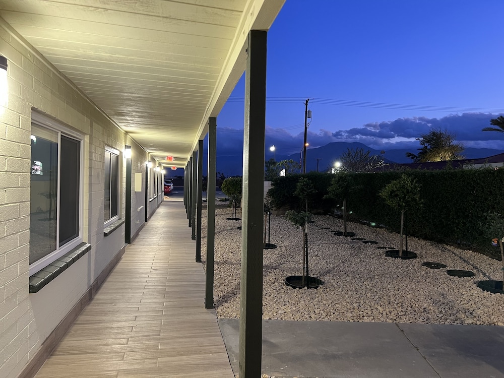 Mauna Loa Motel
