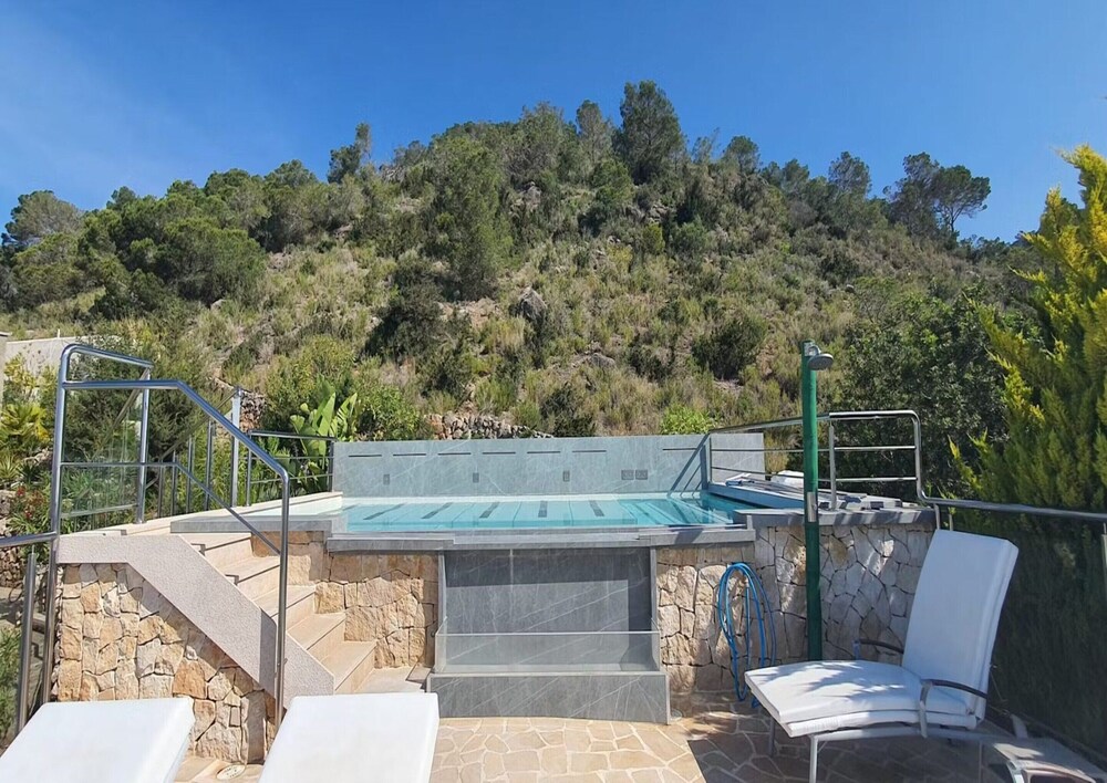 Villa With Direct sea Access