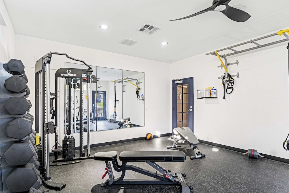 Close to Beach w/ Patio & Resort Amenities The Point at Corniche by Avantstay Str16-0458