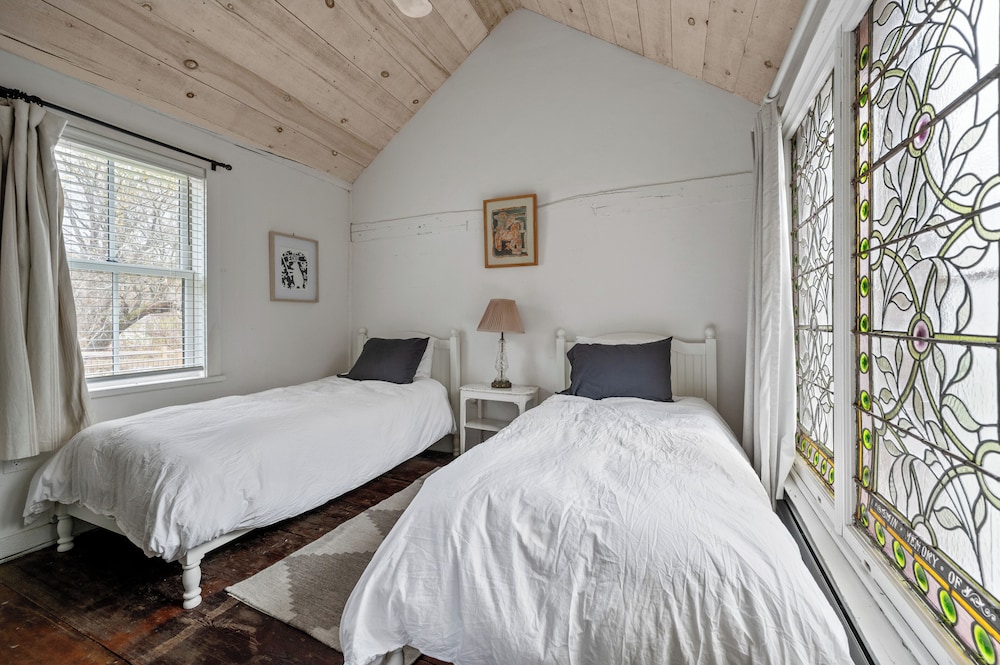Renovated Grand Woodstock Barn