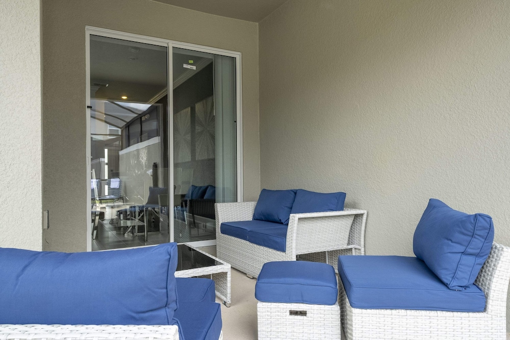 Fantastic 4 Bd W/ Pool @ Storey Lake Resort 2709
