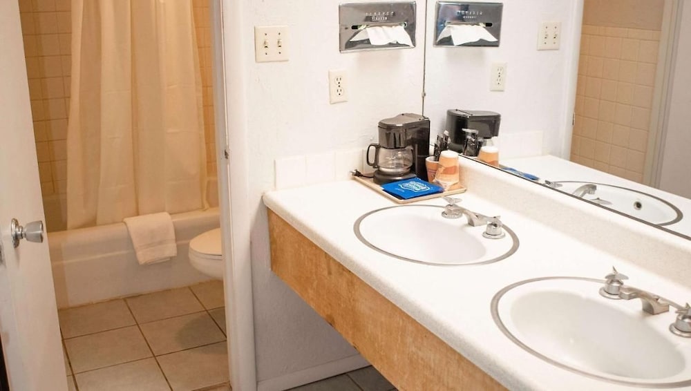 Orlando Vacations - Wayfarer Inn Woodward - Property Image 9