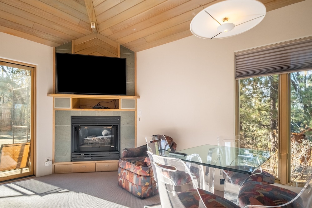 Heavenly Valley by Avantstay Home w Pool Sauna Hot Tub Game Room Tennis Crt Basketball Crt