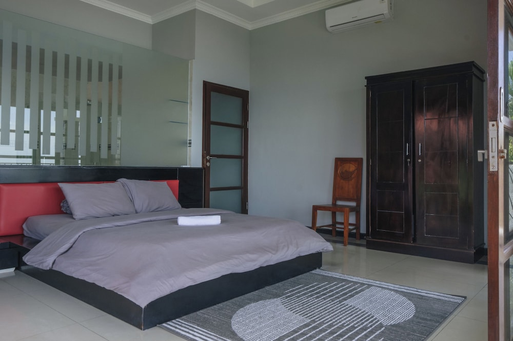 Blue Marlin 6-BR Villa Singaraja Bali