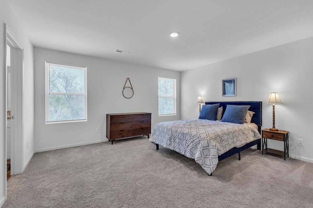 Quiet Retreat Perfect for Families 5 Bedroom Home