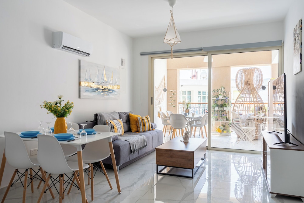 Infinity 1-Bedroom Apartment in Larnaca