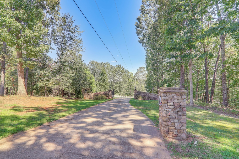 Game Room + Pond: Spacious Gainesville Getaway!