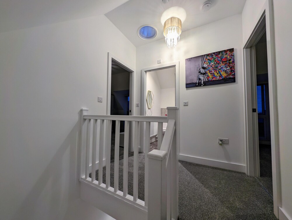 Charming 4-bed House in Newport, photo 33