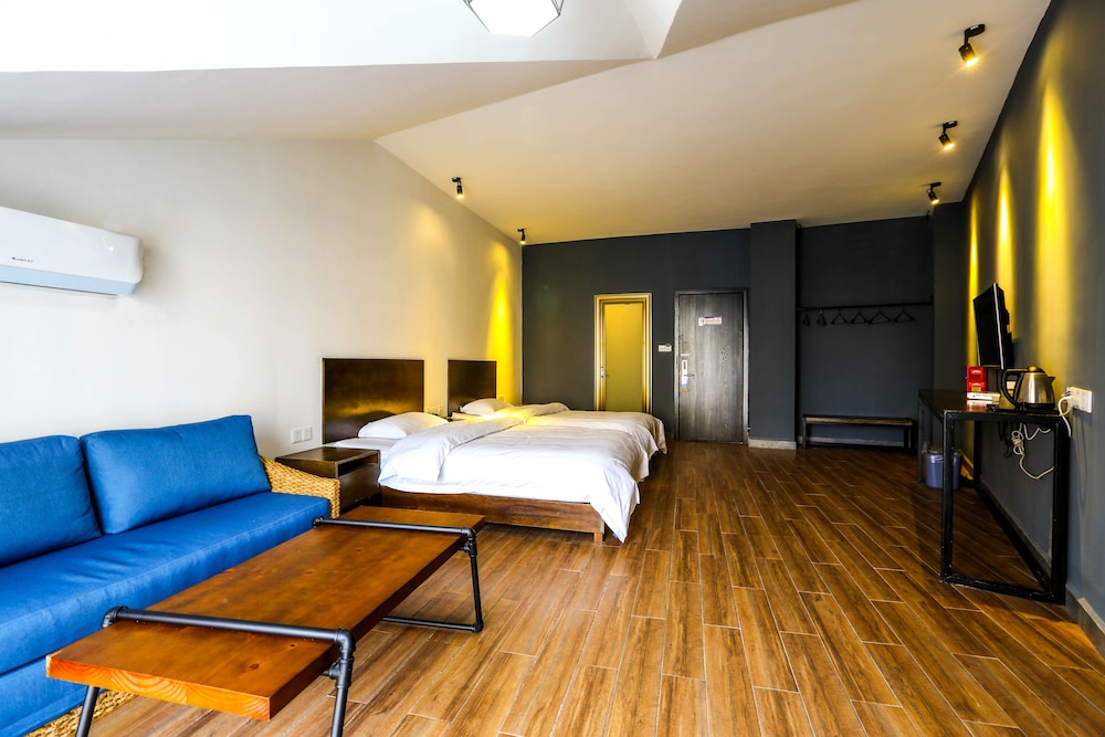 Zhangjiajie Comma Travel Hotel