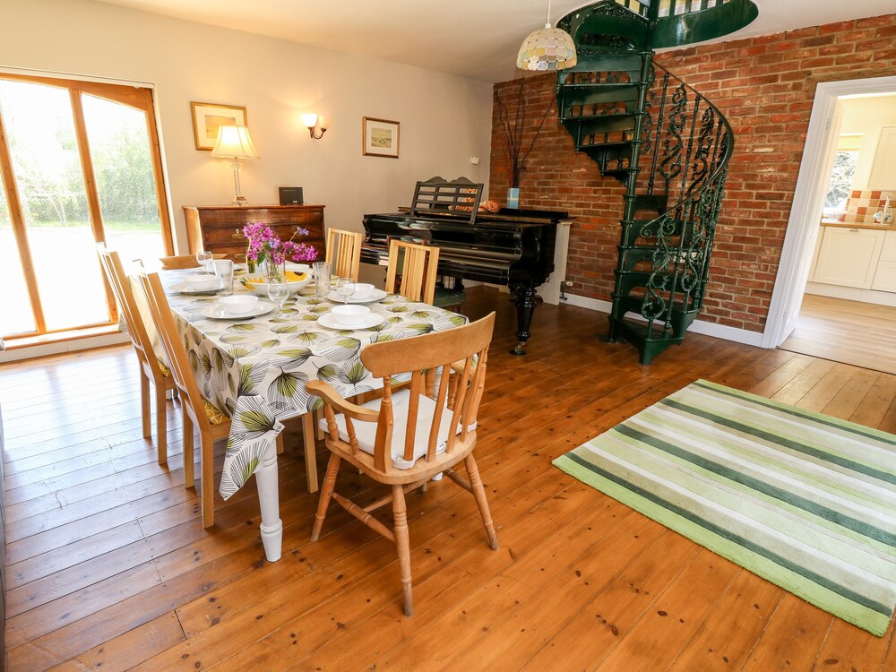 Ryde Vacations - The Coach House - Property Image 11
