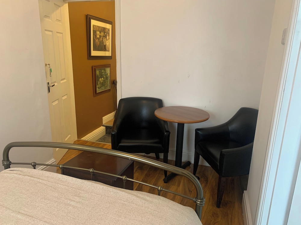 Sleeps 7 Home Blackpool W/free Parking, Bbq, Wifi