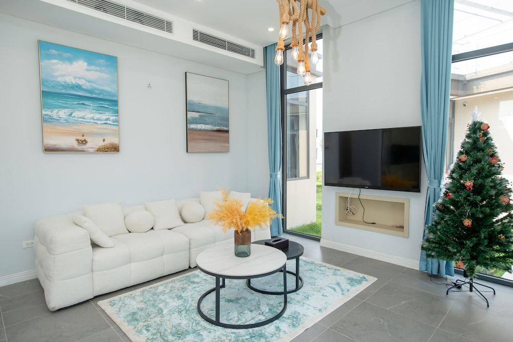 Solar LuxStay Villa - Long Beach